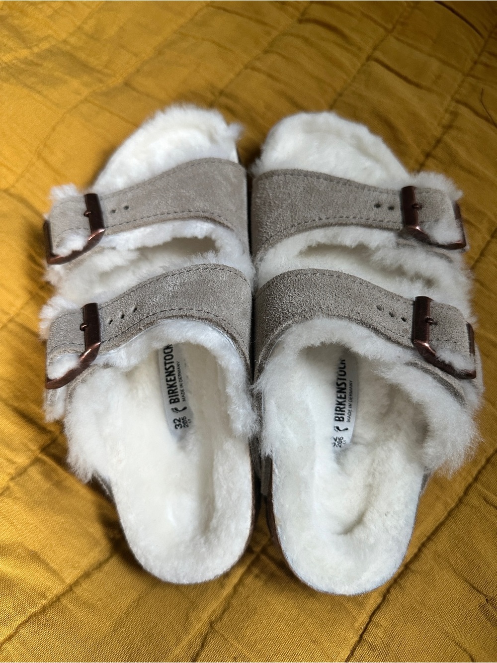 Birkenstock Kids Arizona Shearling Sandals in Taupe and White